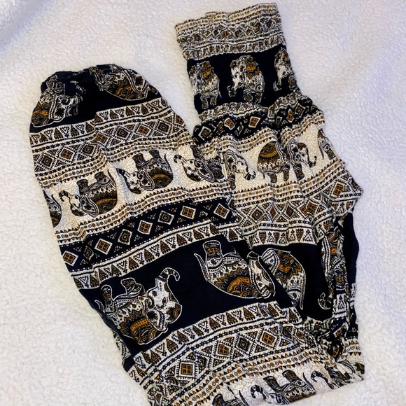 (SOLD) Loose Boho Flowy High Waisted Pocketed Pants - Picture 3 of 4